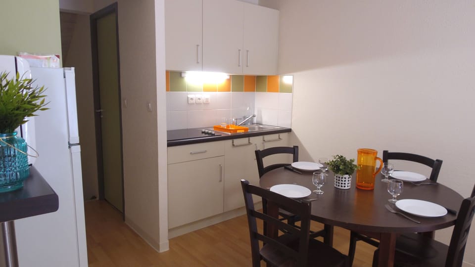 Fridge, microwave, stovetop, electric kettle