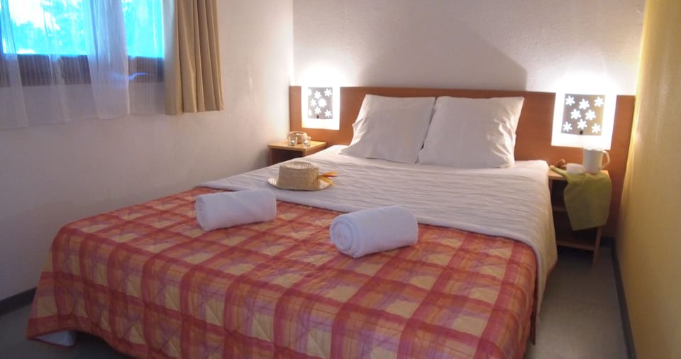Individually furnished, blackout drapes, bed sheets