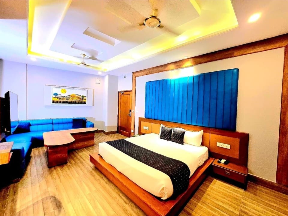Presidential Suite, Smoking | 1 bedroom, in-room safe, blackout drapes, iron/ironing board