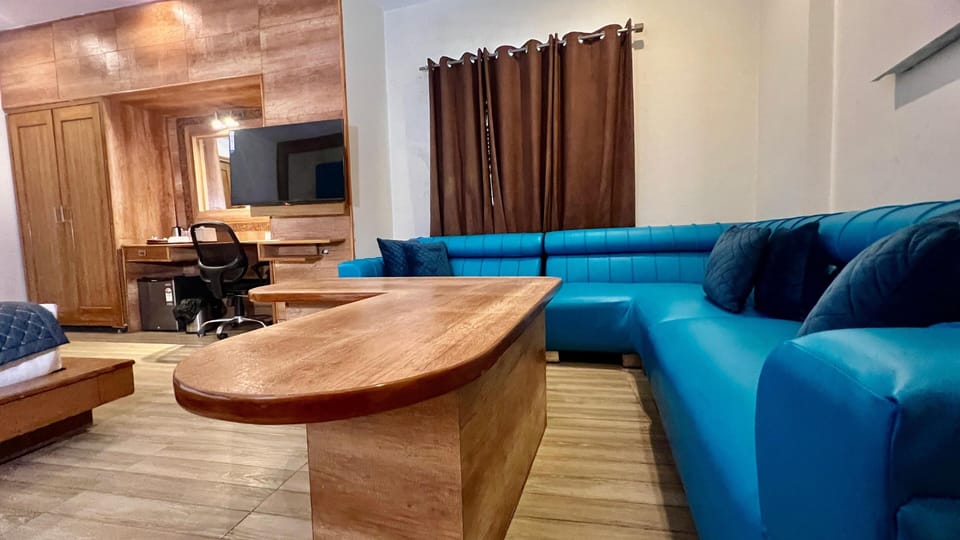 Presidential Suite, Smoking | 1 bedroom, in-room safe, blackout drapes, iron/ironing board