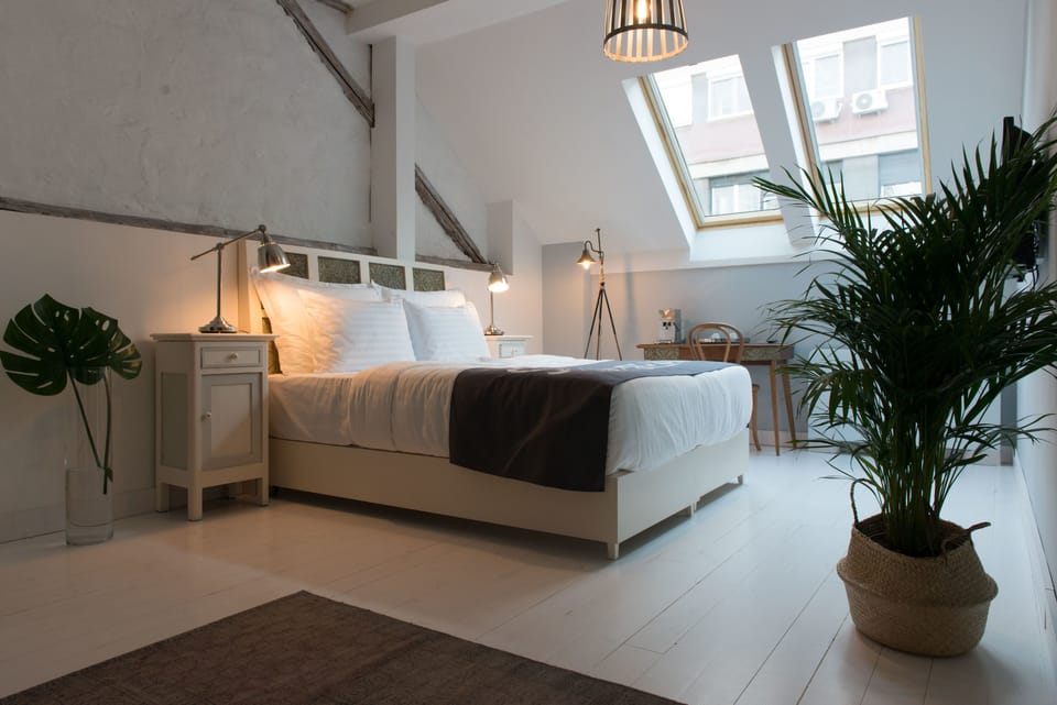 Double Room, 1 Queen Bed | In-room safe, desk, blackout drapes, iron/ironing board