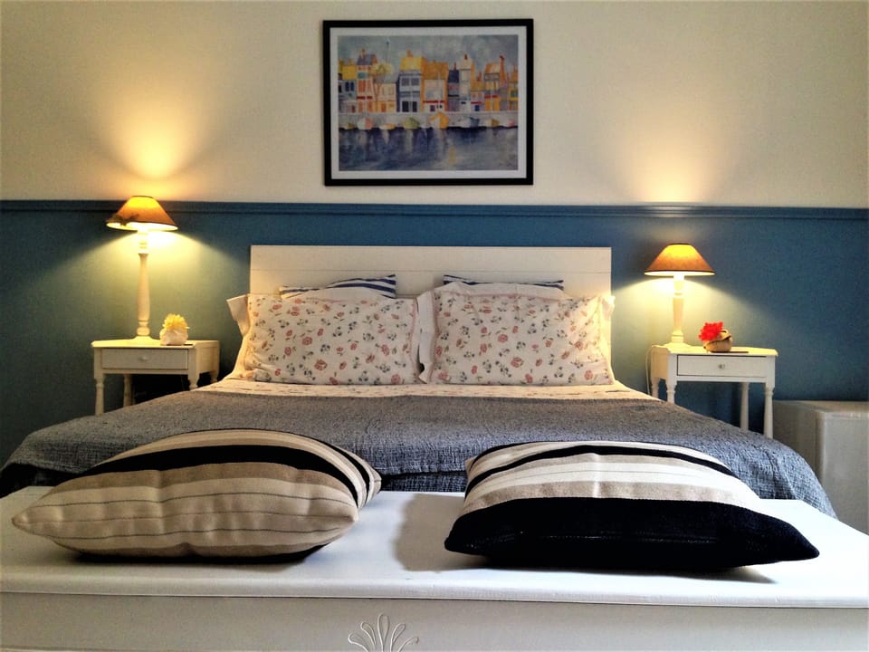 Superior Room, Balcony | Minibar, desk, iron/ironing board, free cribs/infant beds