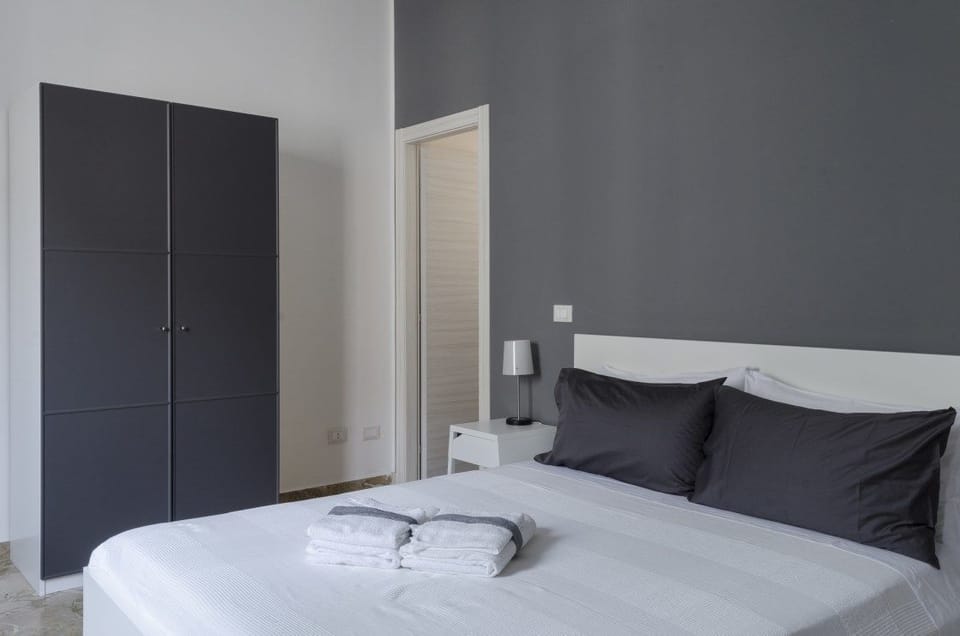 Triple Room, Ensuite | Minibar, desk, free WiFi, bed sheets