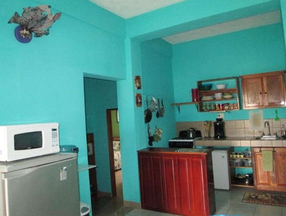 House, Multiple Beds, Non Smoking | Private kitchen | Full-size fridge, microwave, oven, stovetop