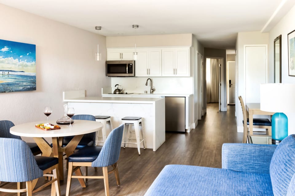 Signature Suite, 1 Queen Bed with Sofa bed, Ocean View (Suite-Ocean View) | Hypo-allergenic bedding, in-room safe, individually decorated