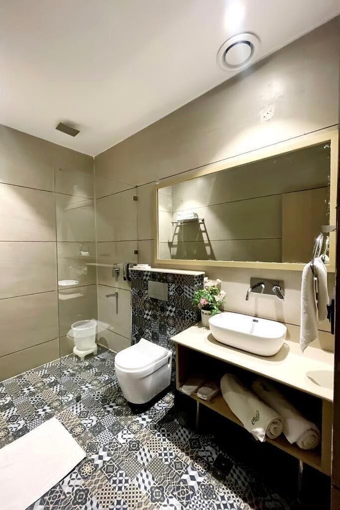 Premier Room, 1 Bedroom | Bathroom | Shower