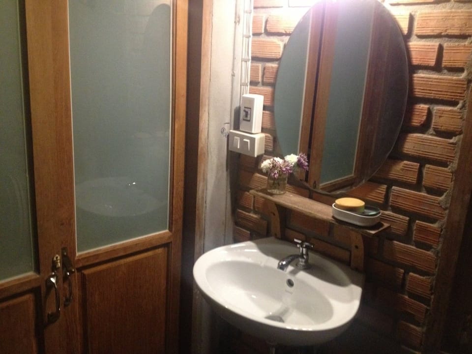 Shower, free toiletries, slippers, towels