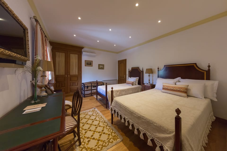 Triple Room, Non Smoking | In-room safe, desk, blackout drapes, soundproofing
