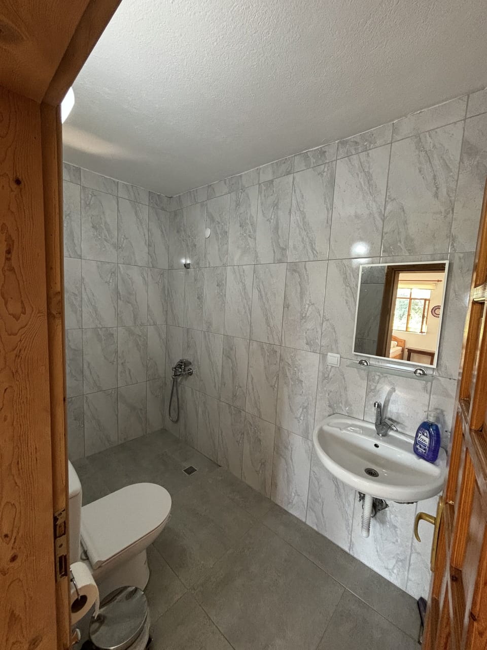 Family Quadruple Room | Bathroom | Shower, hydromassage showerhead, free toiletries, hair dryer
