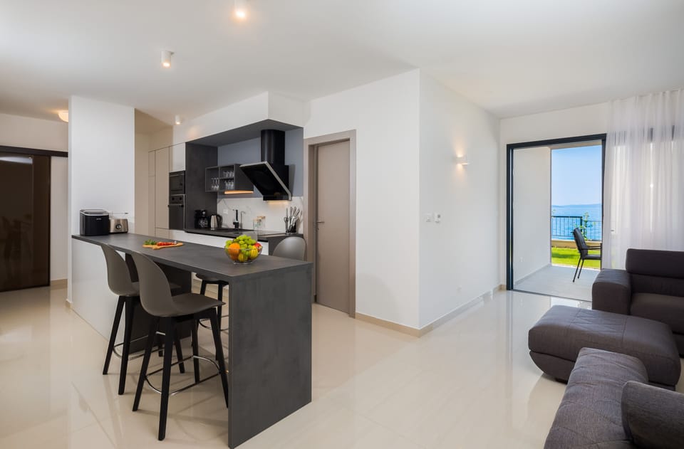 Luxury Apartment, 4 Bedrooms, Sea View, Beachside | Living room | 55-inch flat-screen TV with satellite channels, LCD TV, Netflix