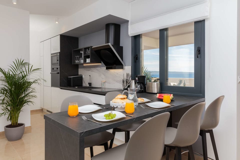 Luxury Apartment, 3 Bedrooms, Sea View, Beachside | Private kitchen | Full-size fridge, microwave, oven, stovetop