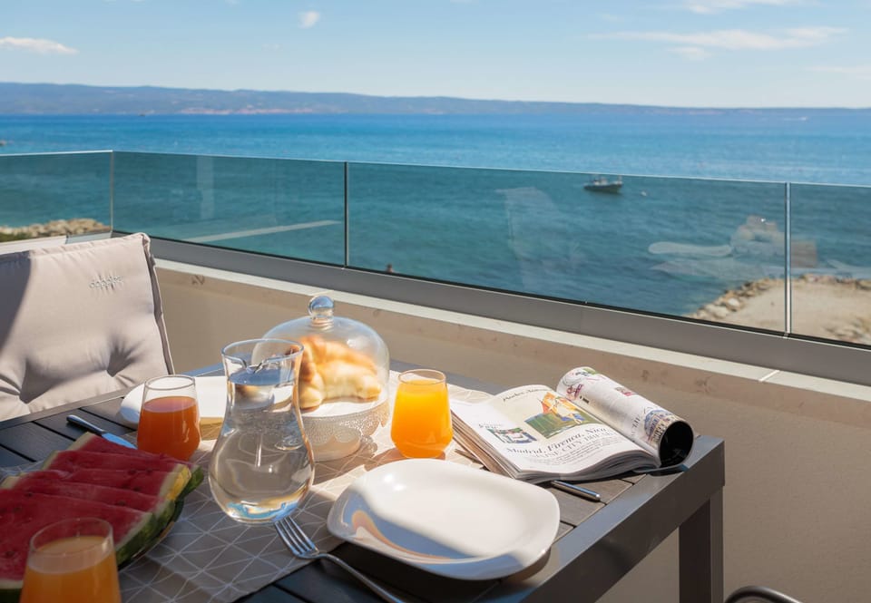 Luxury Apartment, 2 Bedrooms, Sea View, Beachside (App 2) | 2 bedrooms, hypo-allergenic bedding available, down comforters
