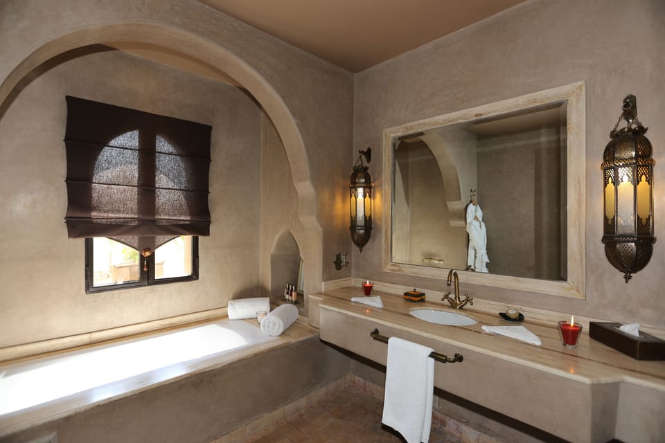 Junior Suite | Bathroom | Combined shower/tub, deep soaking tub, free toiletries, hair dryer