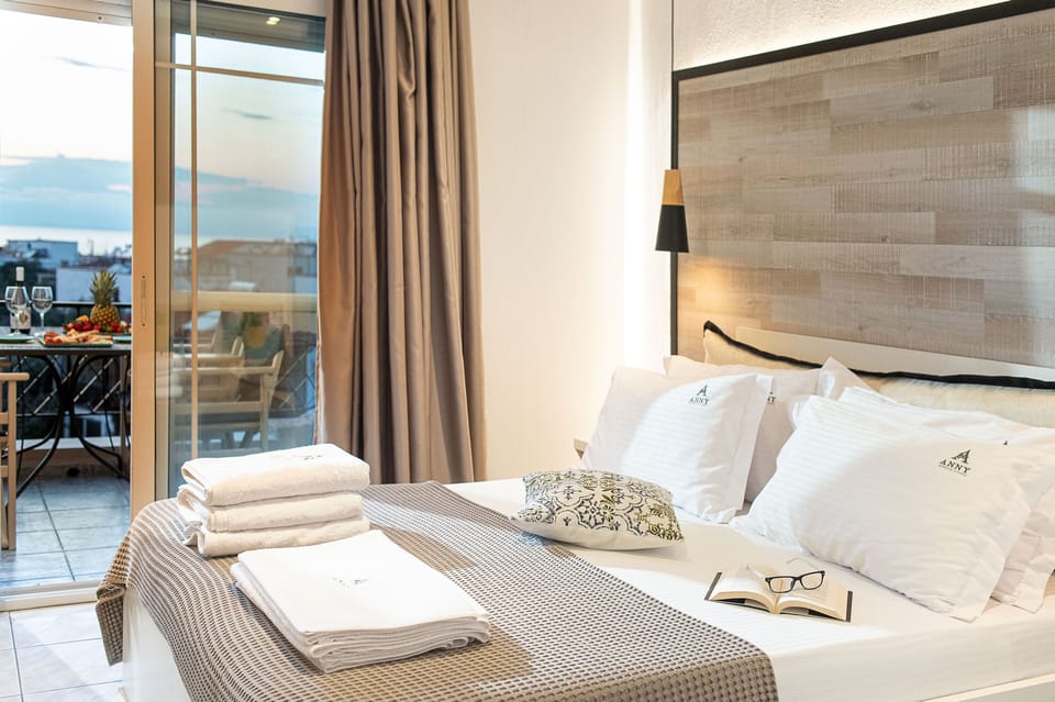 Egyptian cotton sheets, premium bedding, pillowtop beds, blackout drapes