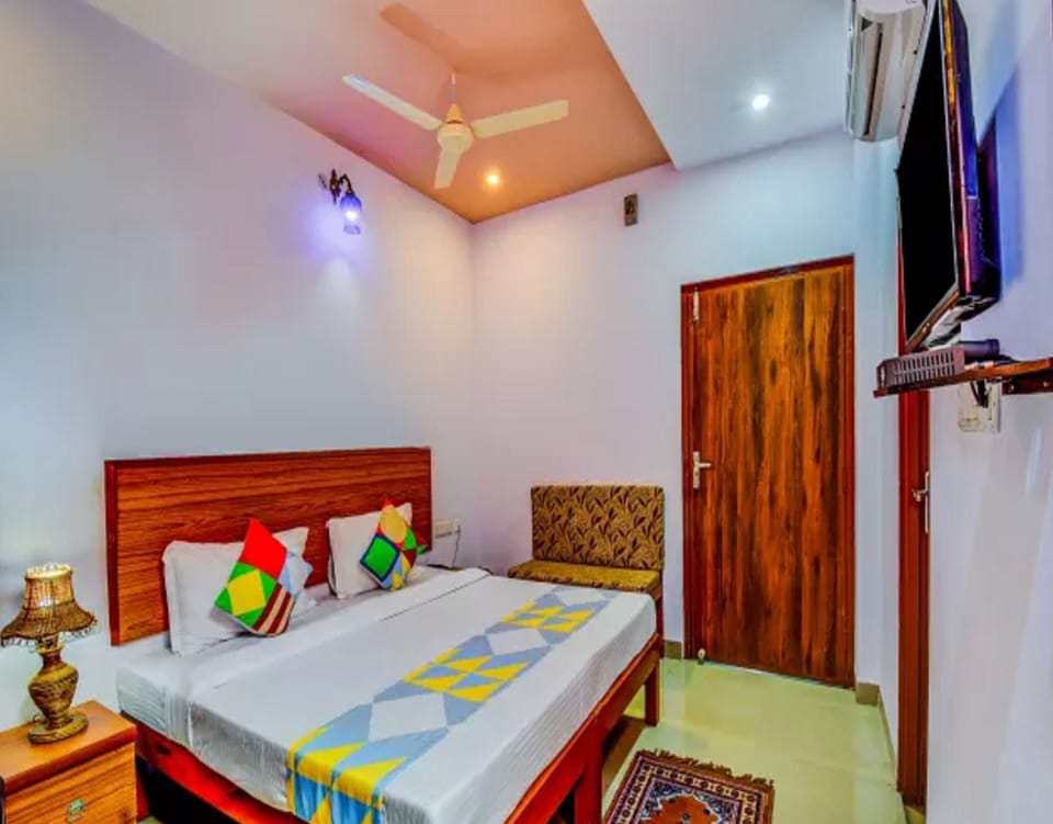 Deluxe Twin Room, 1 Double Bed, Non Smoking | In-room dining