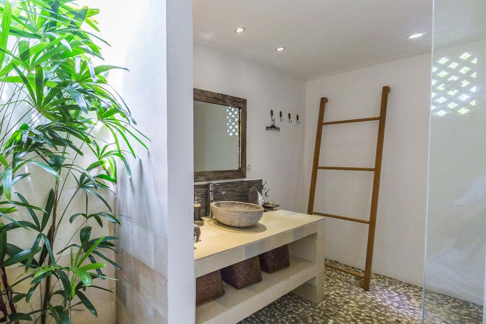 Premium Villa, 4 Bedrooms | Bathroom sink