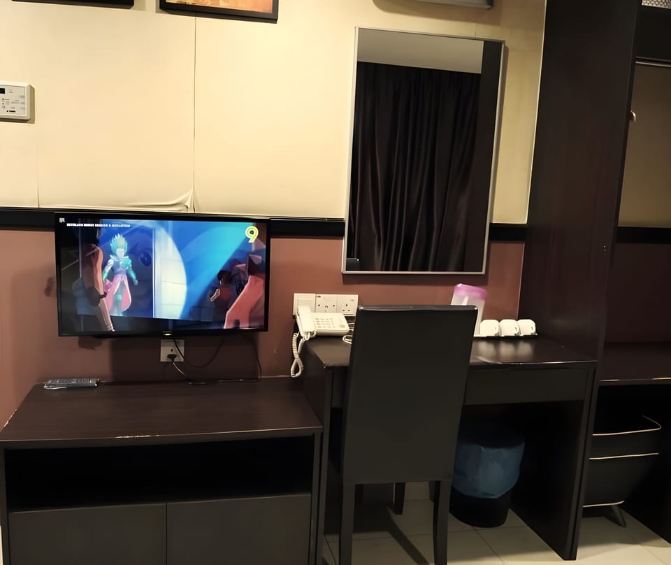 Super Family Room | Desk, WiFi (free), bed sheets