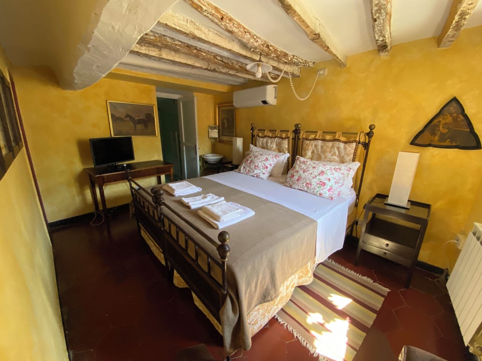 Double Room | Minibar, free WiFi, bed sheets