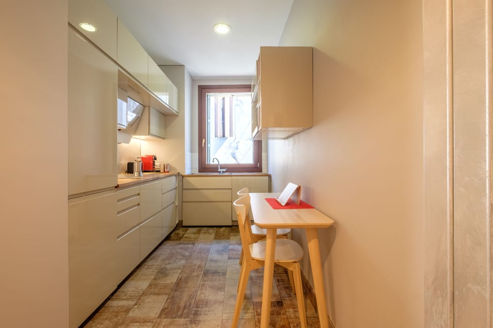 Luxury Apartment | Private kitchen | Fridge, microwave, oven, stovetop