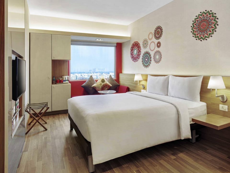 Hypo-allergenic bedding, memory foam beds, in-room safe, desk