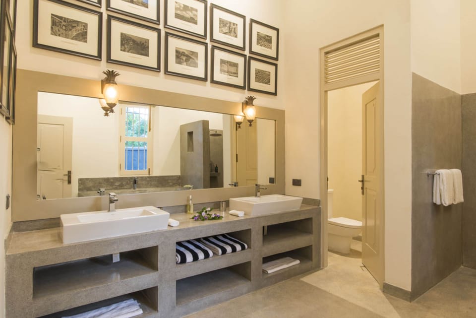 Luxury Villa, 4 Bedrooms | Bathroom | Rainfall showerhead, free toiletries, towels, soap