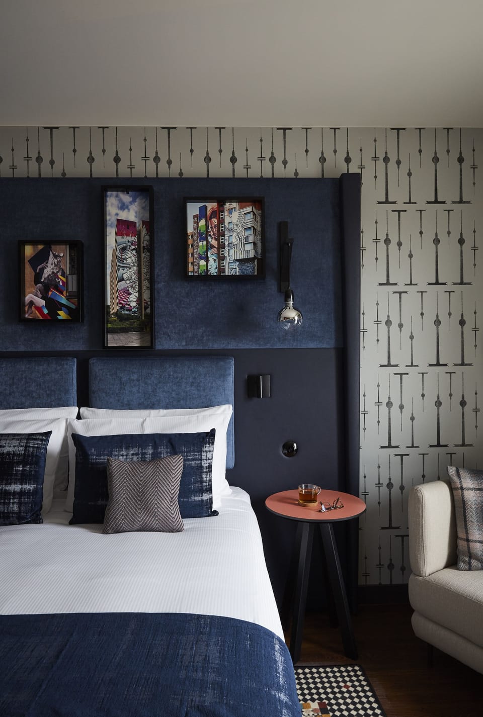 Standard Room | Minibar, in-room safe, desk, laptop workspace