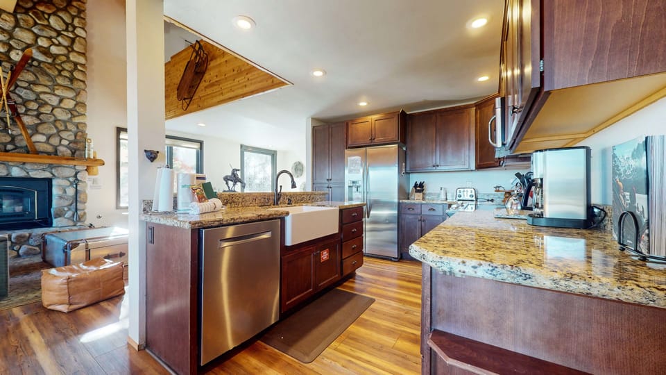 Condo, 4 Bedrooms | Private kitchen | Coffee/tea maker, fridge, oven, toaster