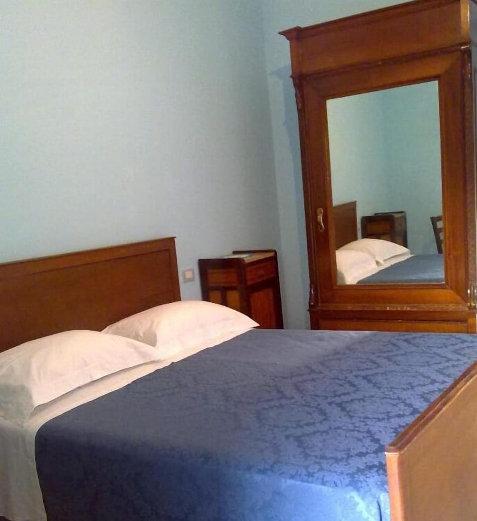 1 bedroom, soundproofing, free cribs/infant beds, free WiFi