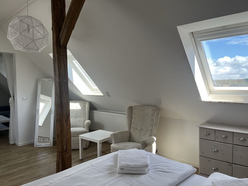 Deluxe Apartment (Lake View) | In-room safe, desk, laptop workspace, cribs/infant beds