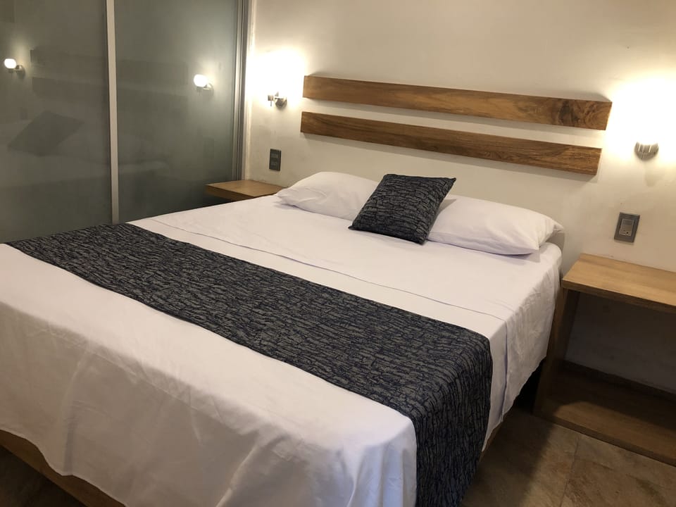 Minibar, iron/ironing board (on request), WiFi (free), bed sheets