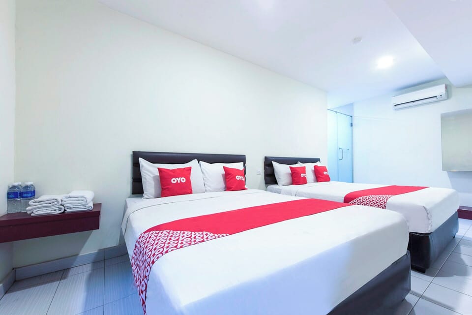 Family Room | Desk, WiFi (free), bed sheets