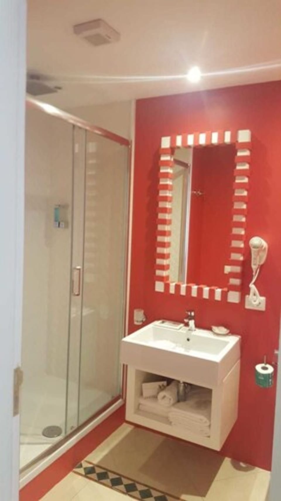 Design Double or Twin Room (Wellness) | Bathroom | Free toiletries, hair dryer, towels