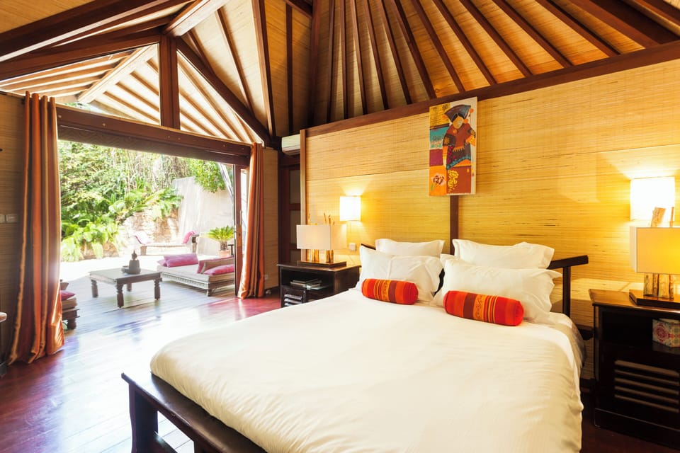 Comfort Bungalow | Minibar, individually decorated, blackout drapes, soundproofing