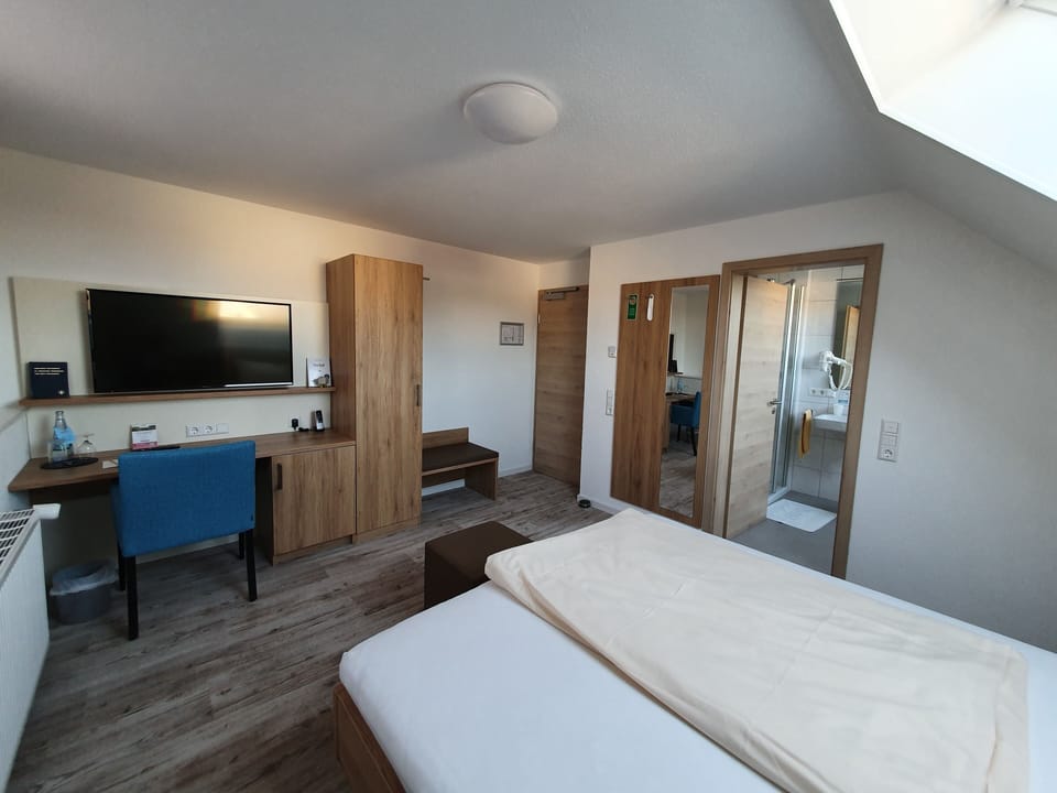 Comfort Single Room | In-room safe, desk, blackout drapes, free WiFi