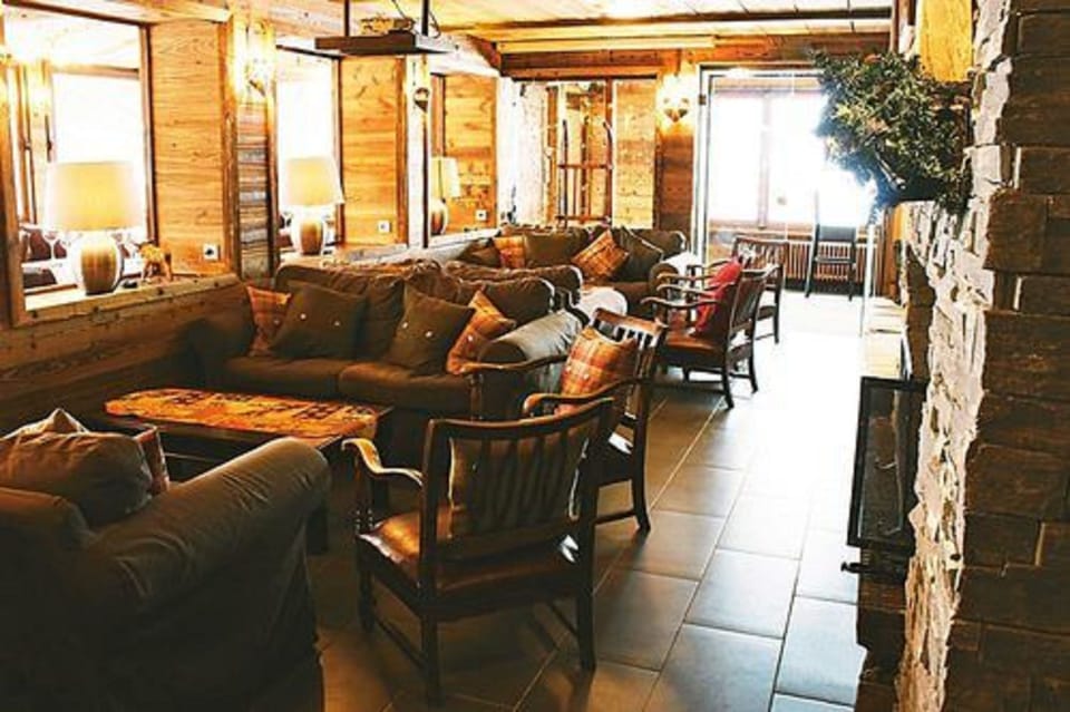 Breakfast, lunch, dinner served; Regional cuisine 