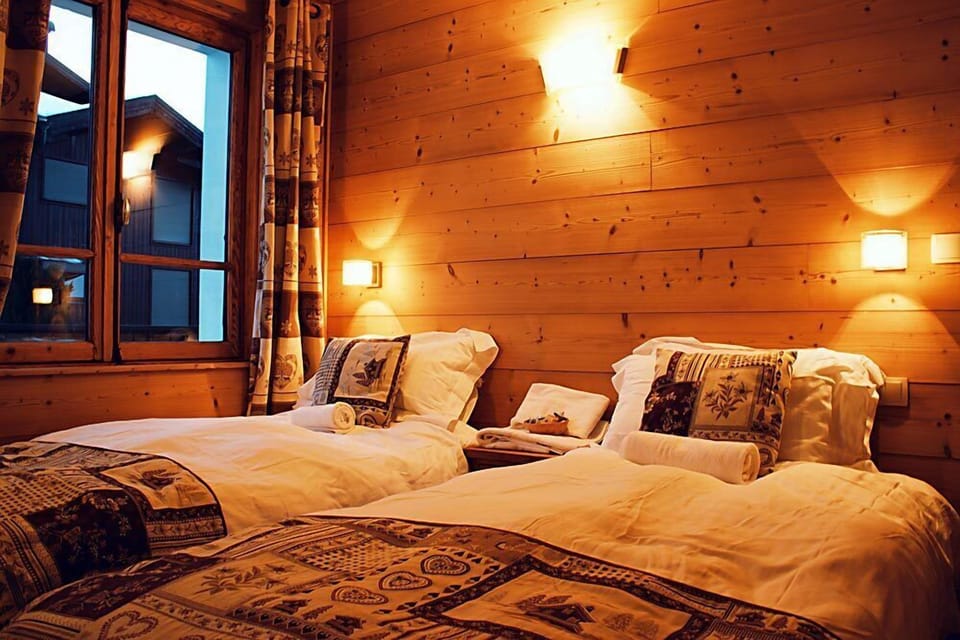 Twin Room | Egyptian cotton sheets, premium bedding, individually decorated