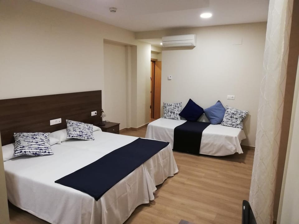 Minibar, desk, soundproofing, free WiFi