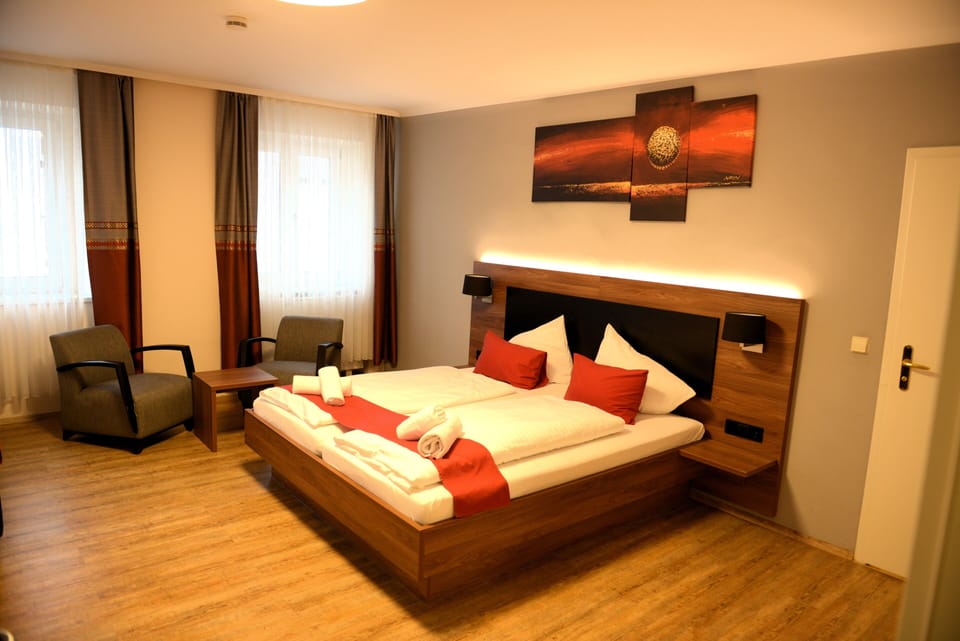 Classic Double Room | In-room safe, desk, rollaway beds, free WiFi