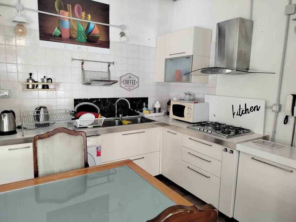 Triple Room, Courtyard View (Room 03) | Bathroom sink