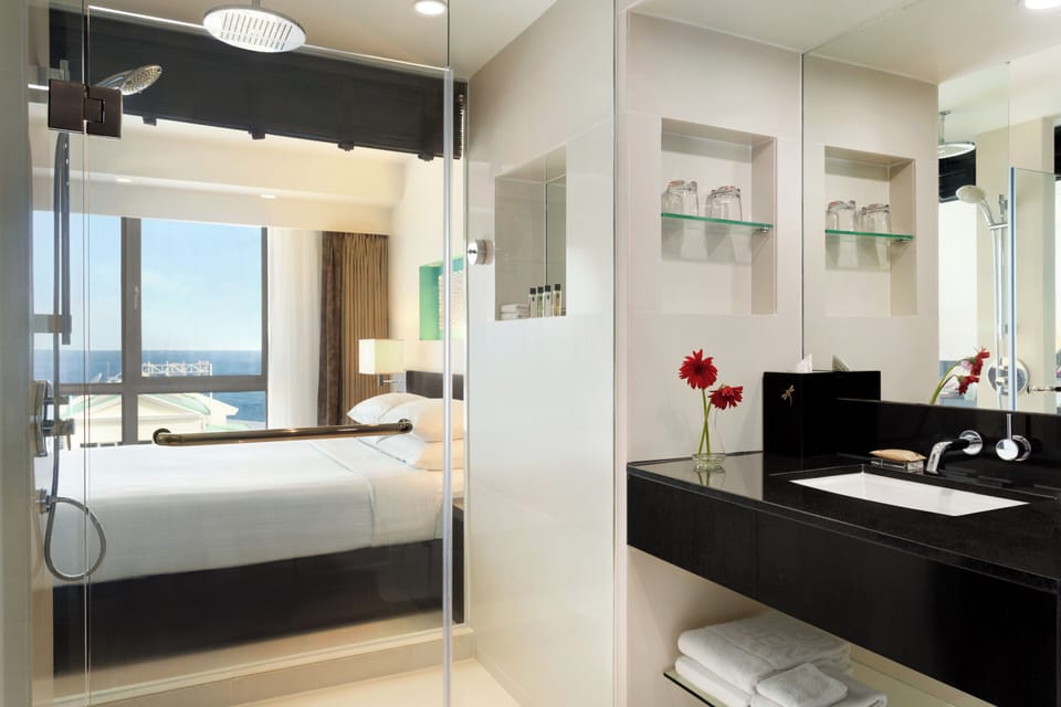 Deluxe Room, 1 Queen Bed, Ocean View | Premium bedding, down comforters, in-room safe, desk