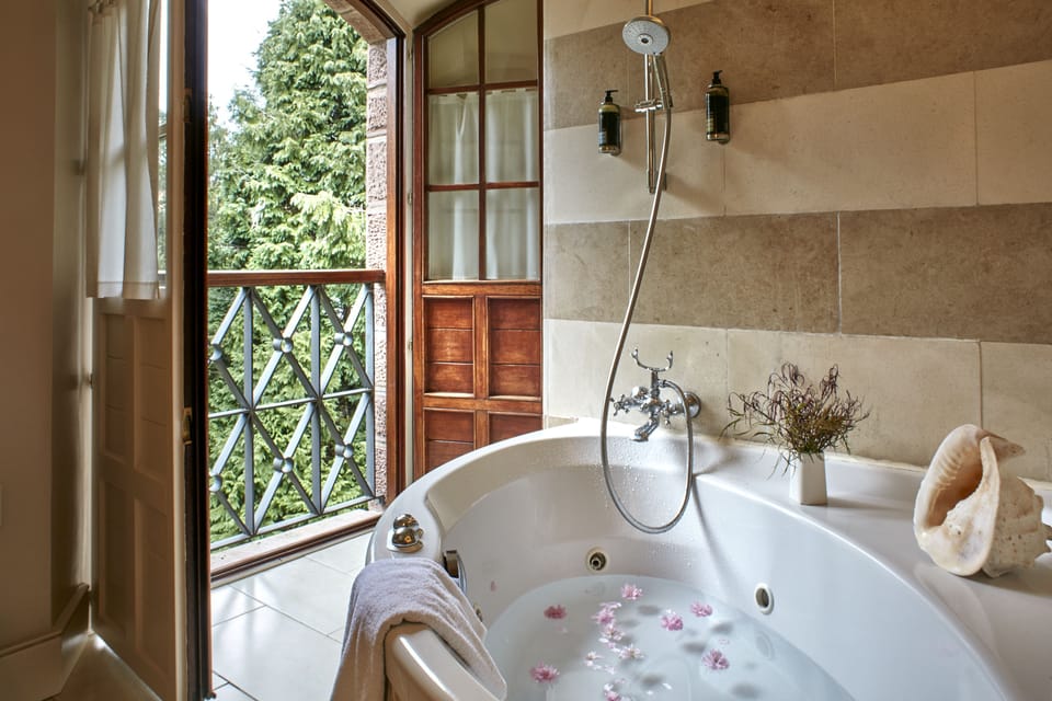 Jetted tub