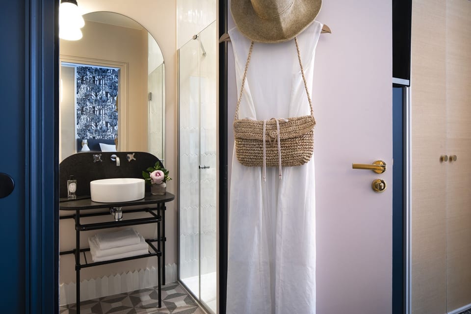 Classic Room | Bathroom | Free toiletries, hair dryer, slippers, towels