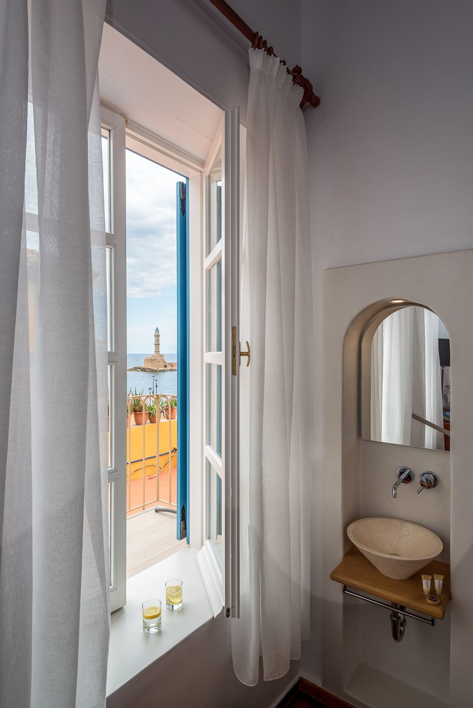 Standard Twin Room | Individually decorated, blackout drapes, iron/ironing board, free WiFi