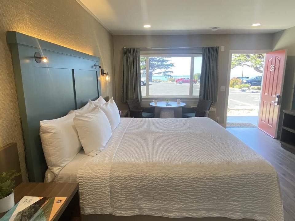 Pillowtop beds, desk, laptop workspace, blackout drapes