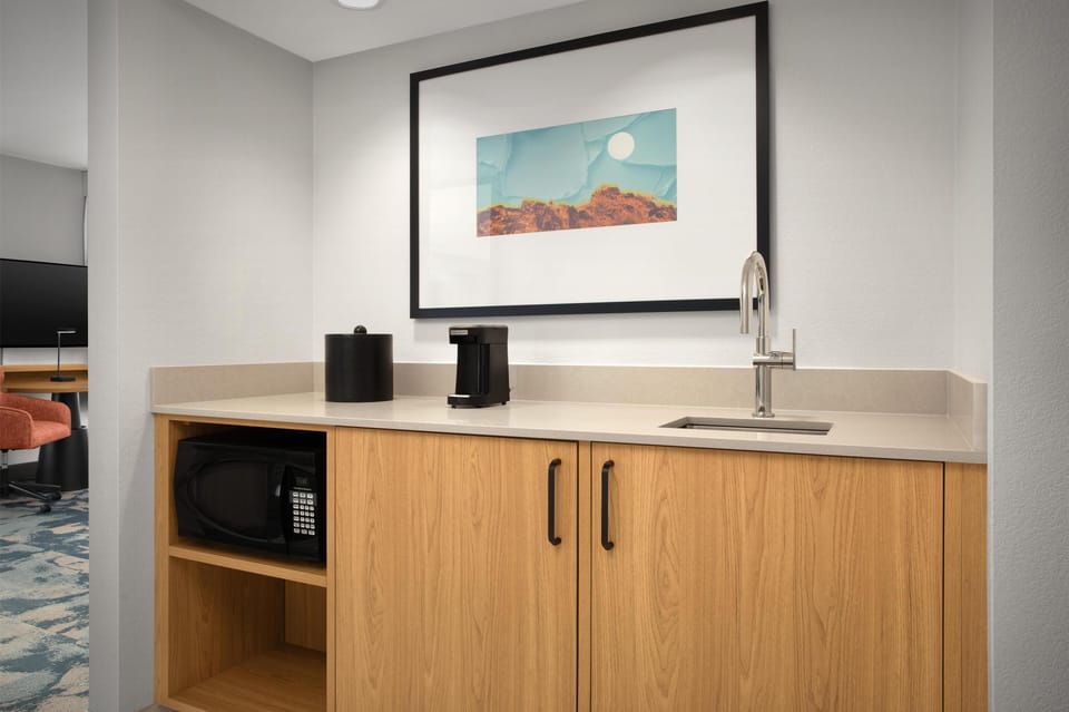 Studio Suite, 1 King Bed, Non Smoking | Private kitchen | Fridge, microwave, coffee/tea maker