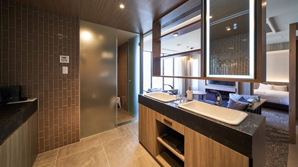 Executive Twin Room | Bathroom | Hair dryer, slippers, electronic bidet, towels