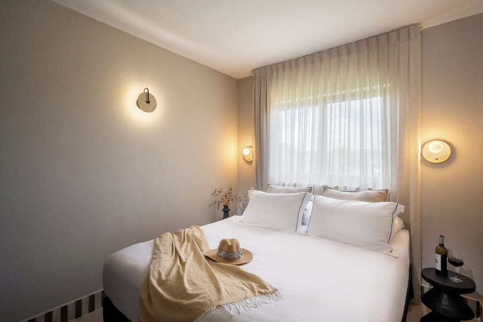 Deluxe Suite Balcony Mountain View | 1 bedroom, premium bedding, in-room safe, blackout drapes