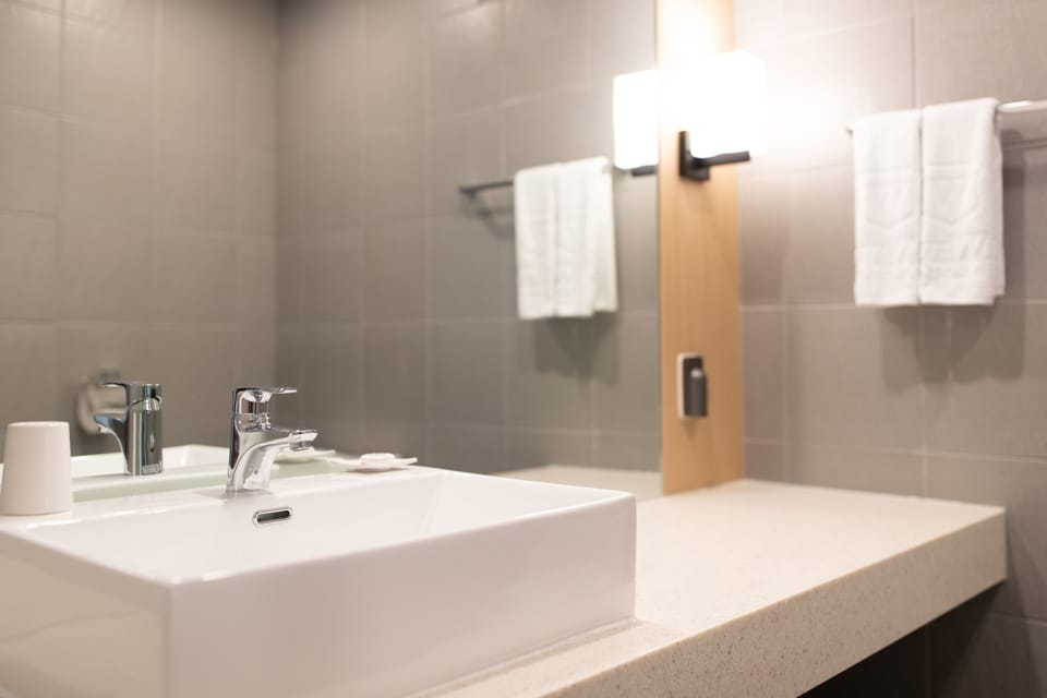 Bathroom sink