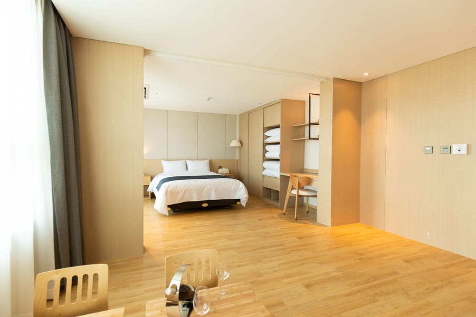 Grand Family Room | Down comforters, in-room safe, blackout drapes, soundproofing