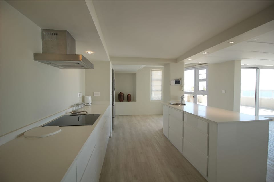 Premier Apartment, 2 Bedrooms, Balcony, Ocean View | Private kitchen | Fridge, microwave, oven, stovetop